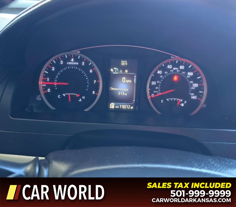 Toyota Camry Vehicle Full-screen Gallery Image 17