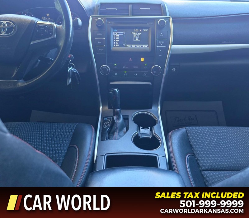 Toyota Camry Vehicle Full-screen Gallery Image 18