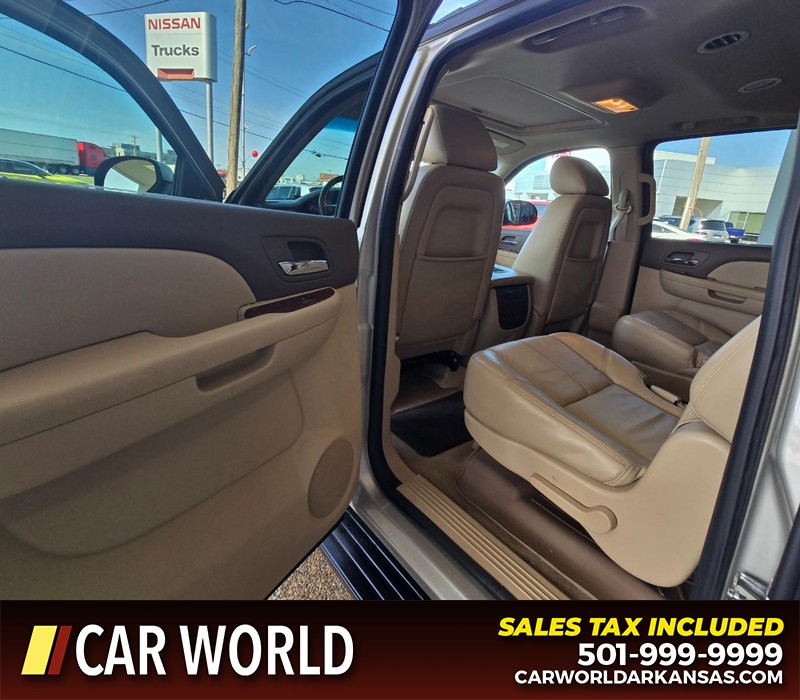 Chevrolet Suburban Vehicle Full-screen Gallery Image 9