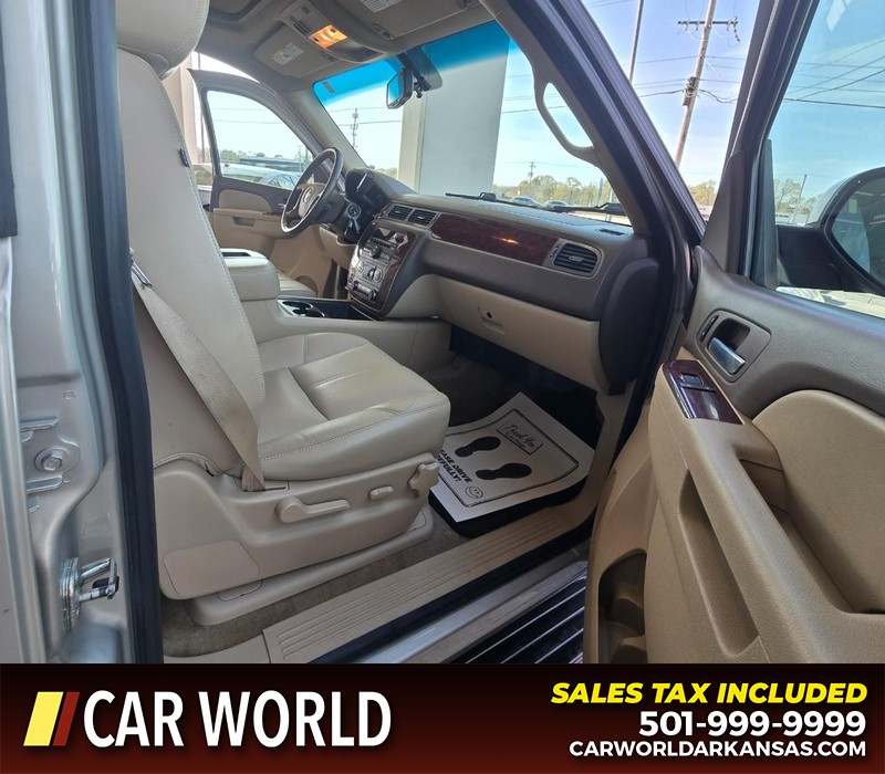 Chevrolet Suburban Vehicle Full-screen Gallery Image 12