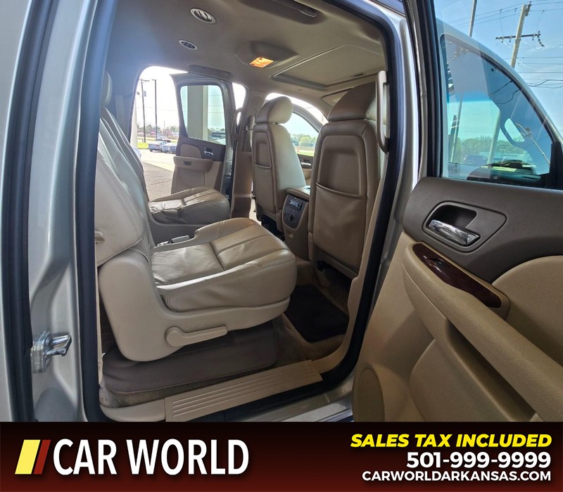 Chevrolet Suburban Vehicle Full-screen Gallery Image 13