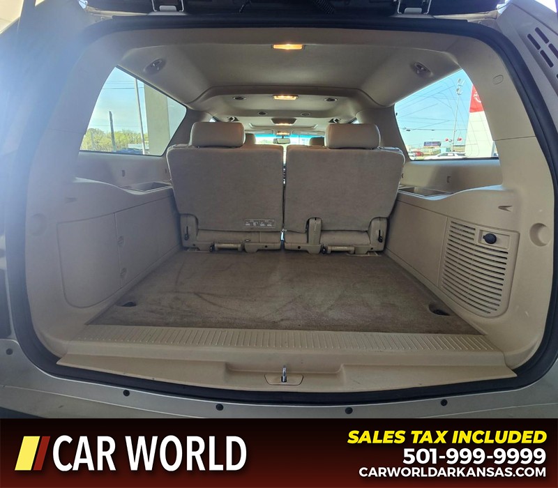 Chevrolet Suburban Vehicle Full-screen Gallery Image 15
