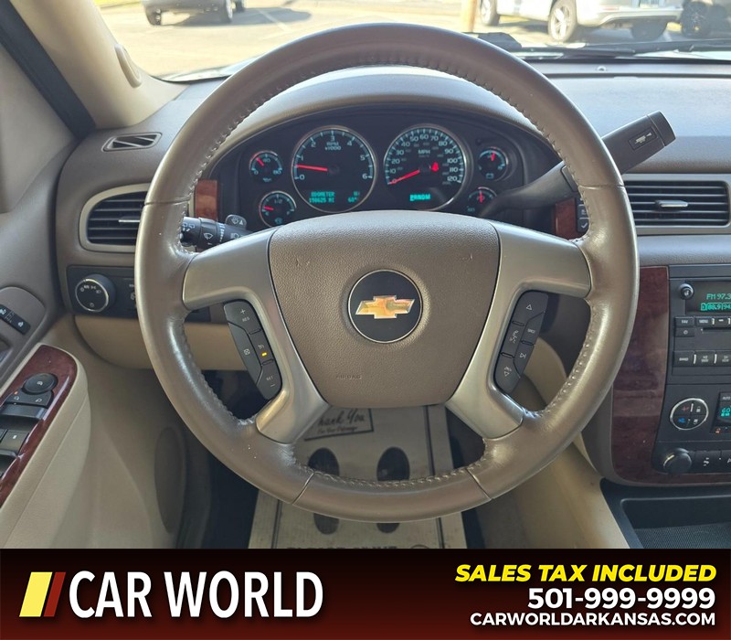 Chevrolet Suburban Vehicle Full-screen Gallery Image 18