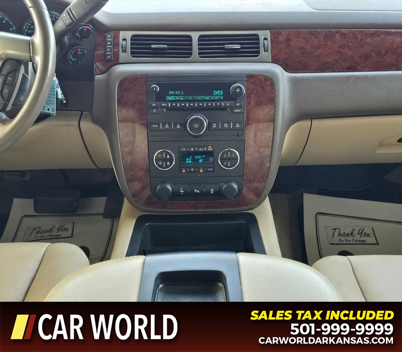 Chevrolet Suburban Vehicle Full-screen Gallery Image 21