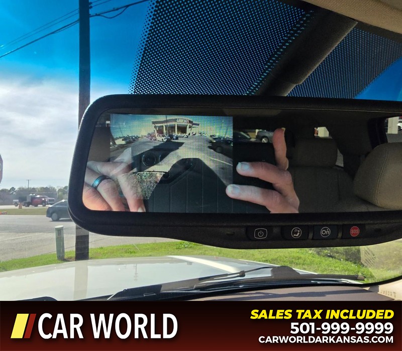 Chevrolet Suburban Vehicle Full-screen Gallery Image 22