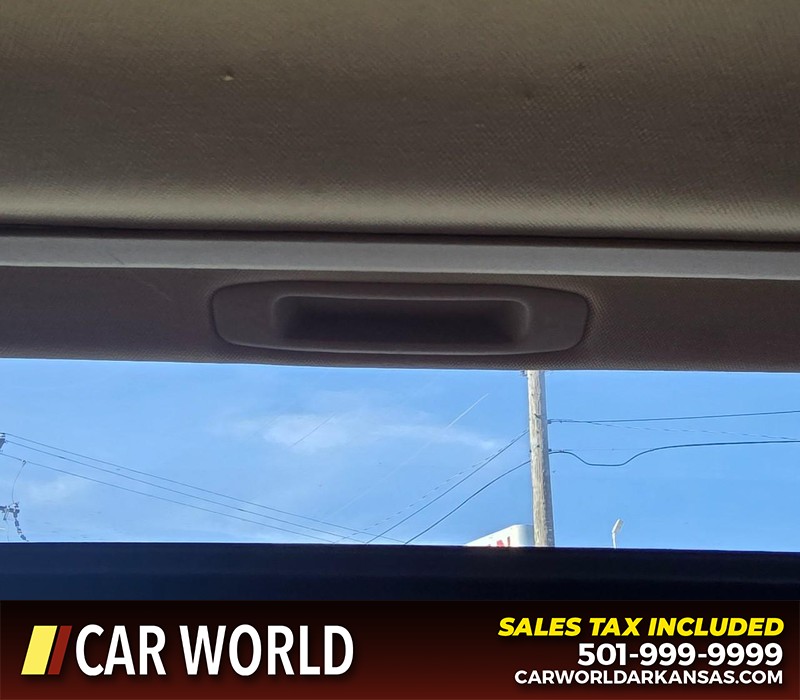 Chevrolet Suburban Vehicle Full-screen Gallery Image 23