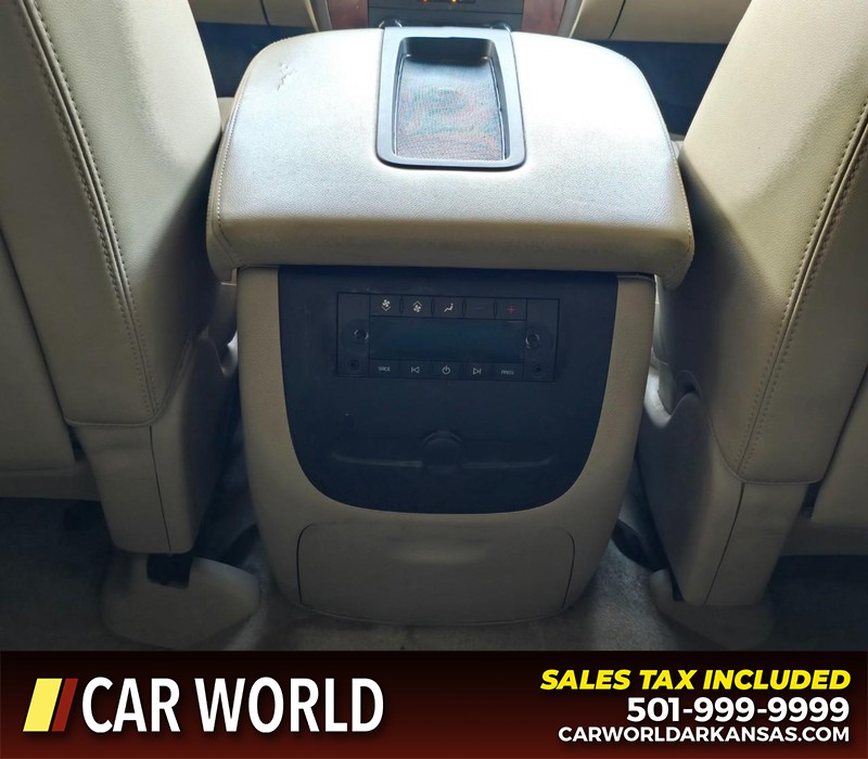 Chevrolet Suburban Vehicle Full-screen Gallery Image 24