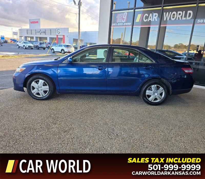 Toyota Camry Vehicle Full-screen Gallery Image 4