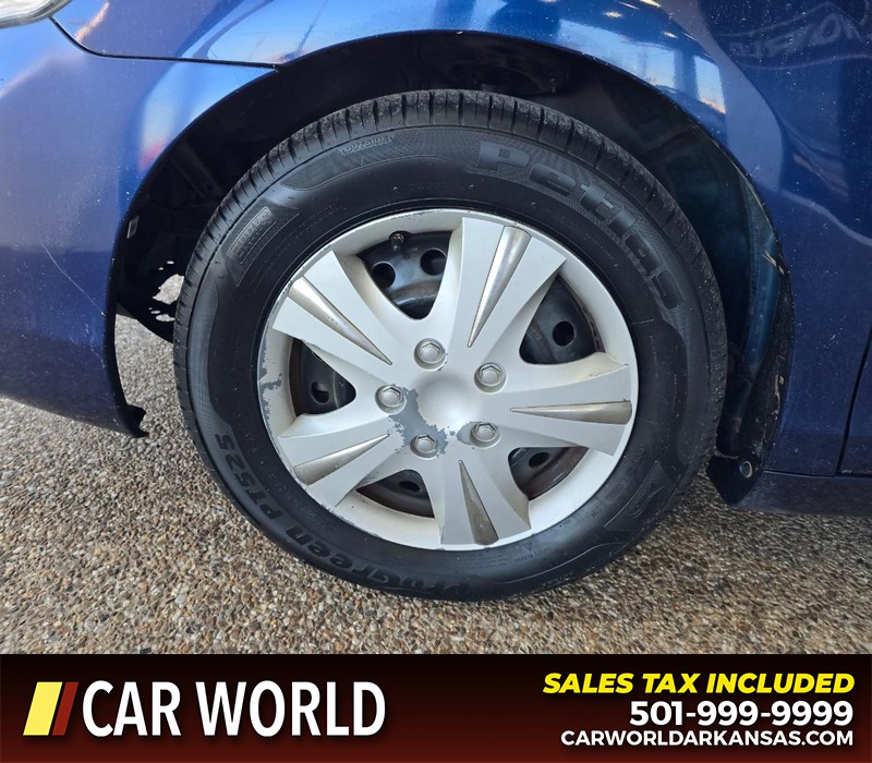 Toyota Camry Vehicle Full-screen Gallery Image 6