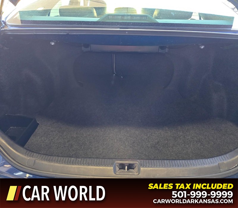 Toyota Camry Vehicle Full-screen Gallery Image 13