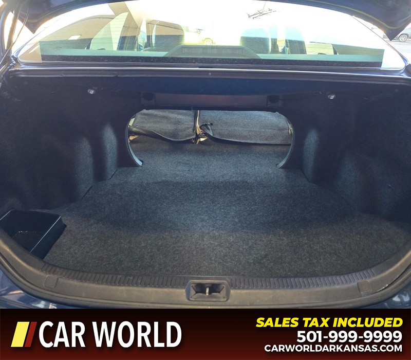 Toyota Camry Vehicle Full-screen Gallery Image 14