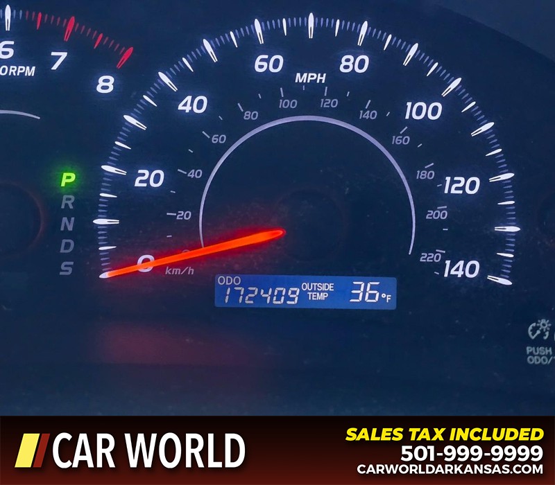 Toyota Camry Vehicle Full-screen Gallery Image 16