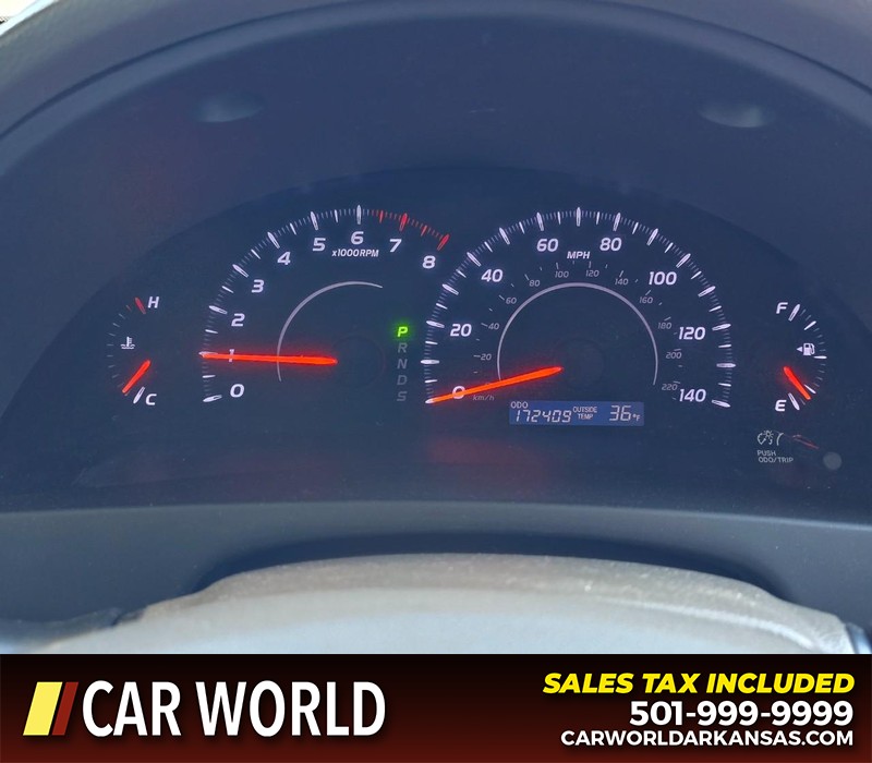 Toyota Camry Vehicle Full-screen Gallery Image 17