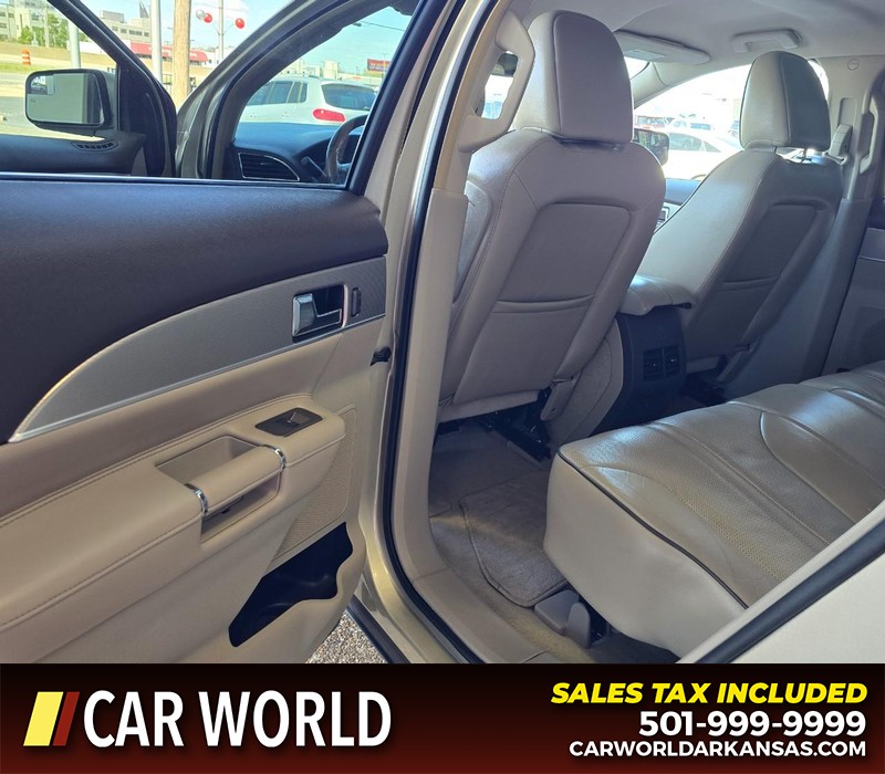 Lincoln MKX Vehicle Full-screen Gallery Image 9