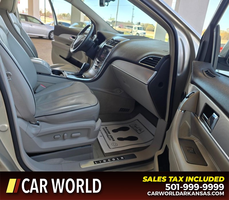 Lincoln MKX Vehicle Full-screen Gallery Image 11