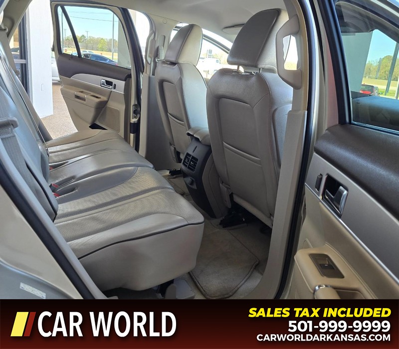 Lincoln MKX Vehicle Full-screen Gallery Image 12