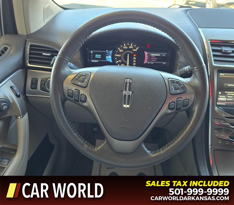 Lincoln MKX Vehicle Full-screen Gallery Image 17