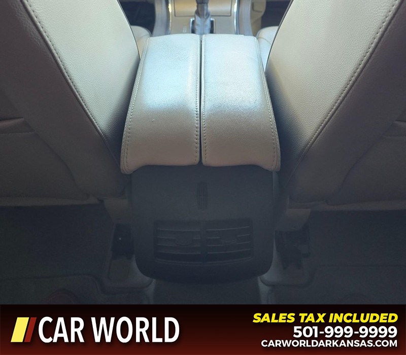 Lincoln MKX Vehicle Full-screen Gallery Image 23