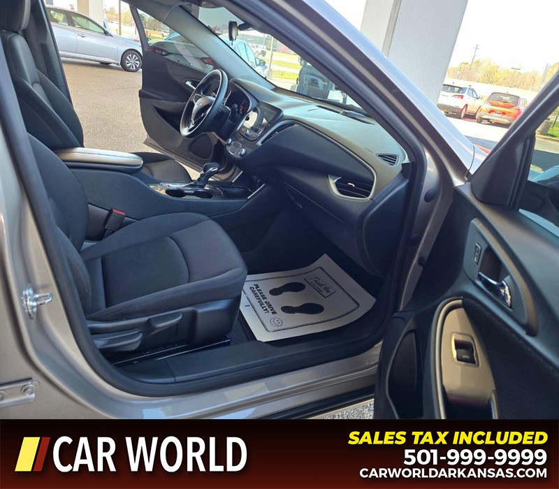 Chevrolet Malibu Vehicle Full-screen Gallery Image 11