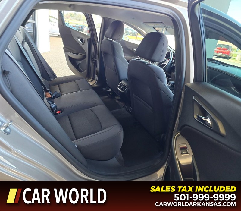 Chevrolet Malibu Vehicle Full-screen Gallery Image 12