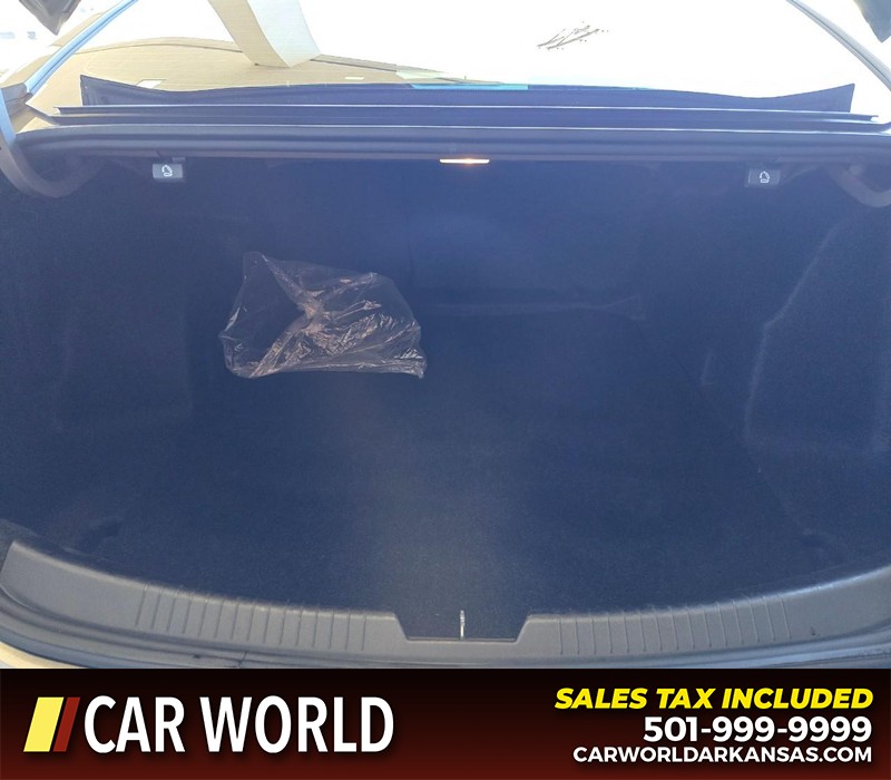 Chevrolet Malibu Vehicle Full-screen Gallery Image 13