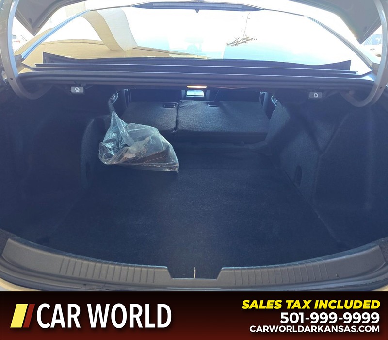 Chevrolet Malibu Vehicle Full-screen Gallery Image 14