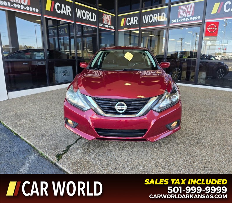 Nissan Altima Vehicle Full-screen Gallery Image 2