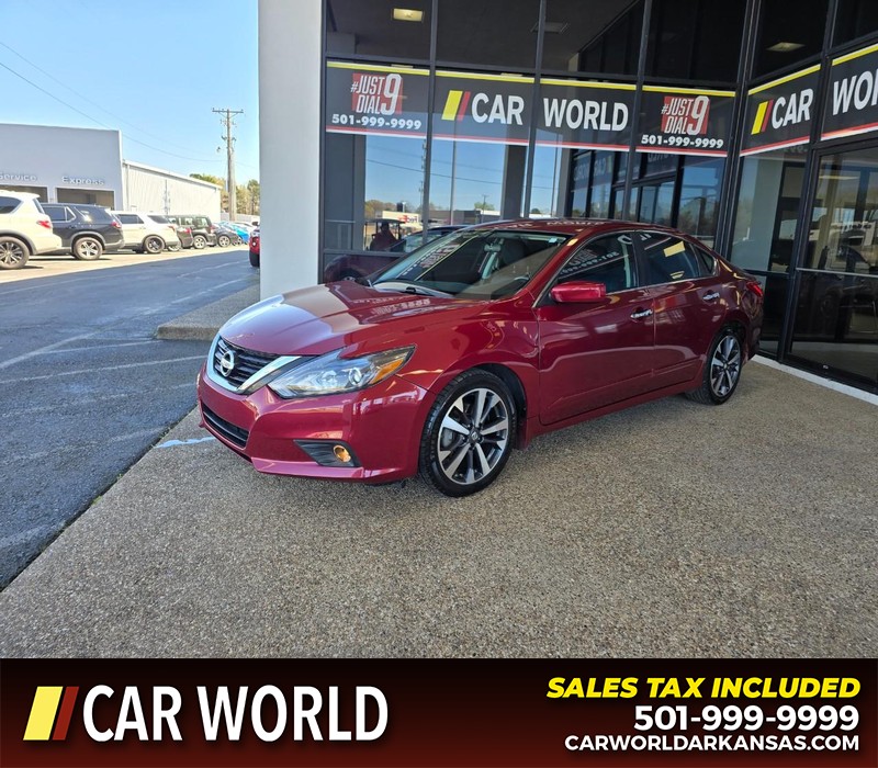 Nissan Altima Vehicle Full-screen Gallery Image 3