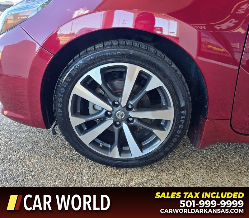 Nissan Altima Vehicle Full-screen Gallery Image 5