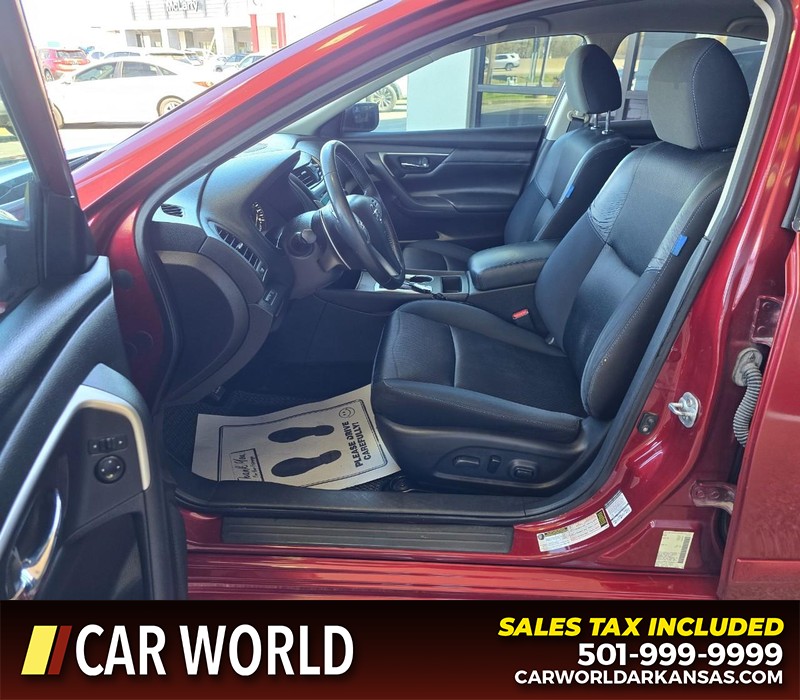 Nissan Altima Vehicle Full-screen Gallery Image 7