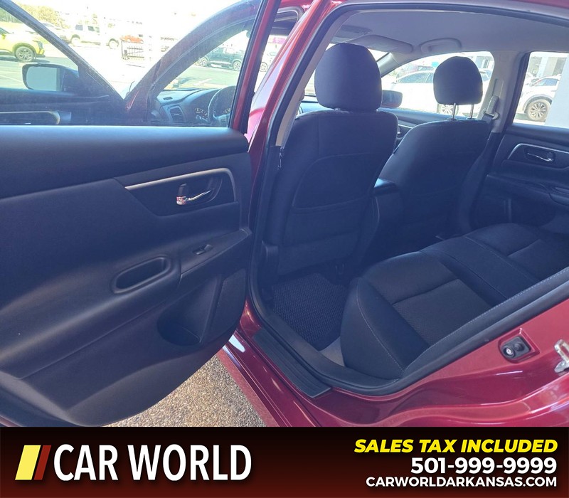 Nissan Altima Vehicle Full-screen Gallery Image 8