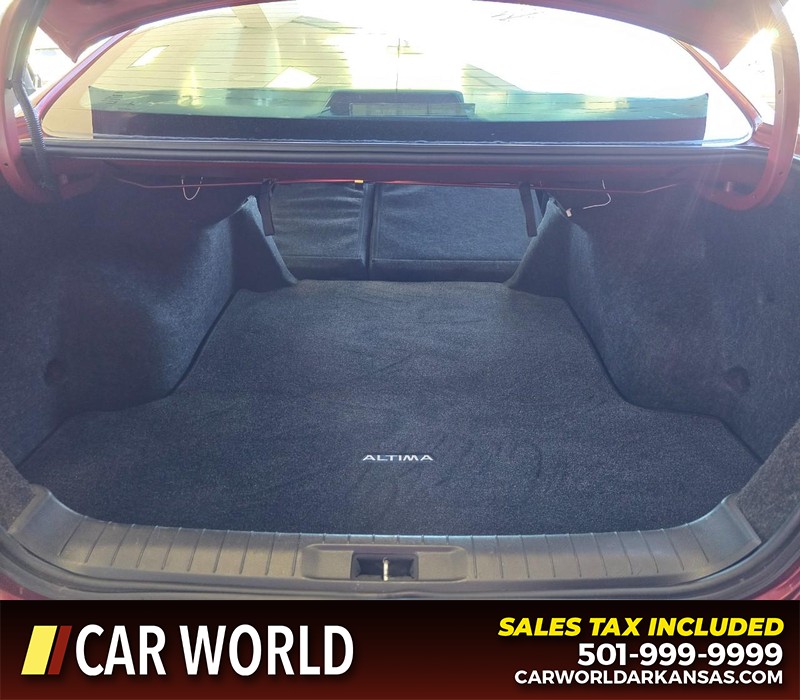 Nissan Altima Vehicle Full-screen Gallery Image 13