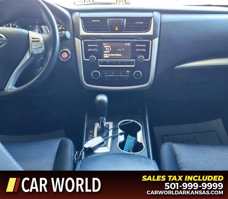 Nissan Altima Vehicle Full-screen Gallery Image 17