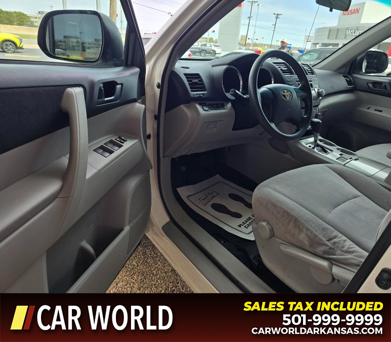 Toyota Highlander Vehicle Full-screen Gallery Image 7