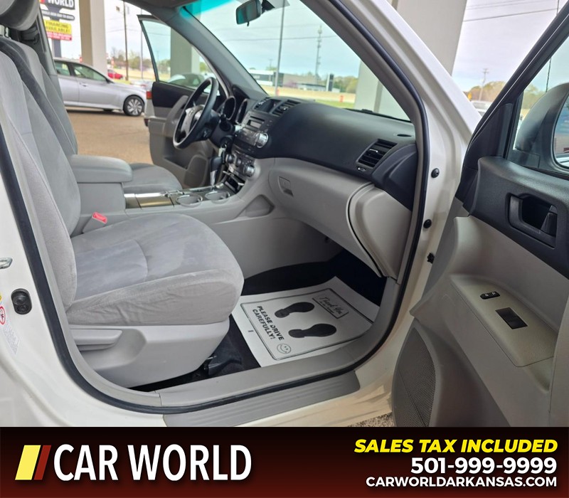 Toyota Highlander Vehicle Full-screen Gallery Image 12