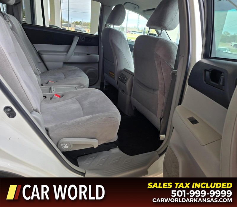 Toyota Highlander Vehicle Full-screen Gallery Image 13