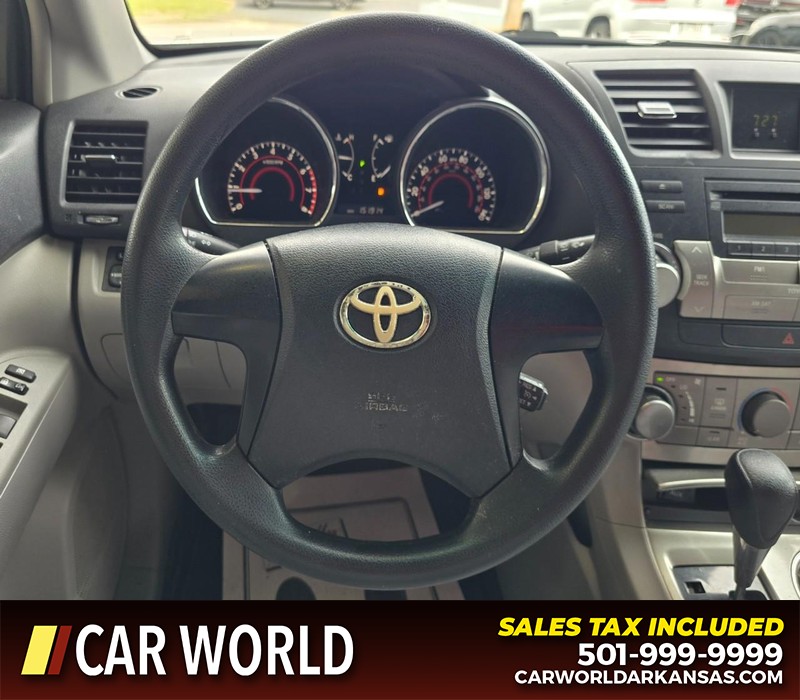 Toyota Highlander Vehicle Full-screen Gallery Image 18