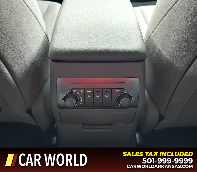 Toyota Highlander Vehicle Full-screen Gallery Image 22