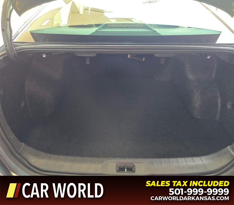 Nissan Altima Vehicle Full-screen Gallery Image 13