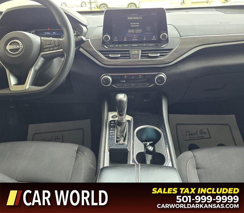 Nissan Altima Vehicle Full-screen Gallery Image 18