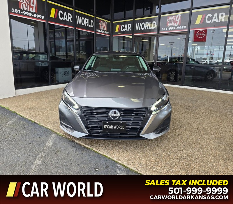 Nissan Altima Vehicle Full-screen Gallery Image 21