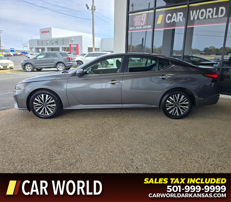 Nissan Altima Vehicle Full-screen Gallery Image 23