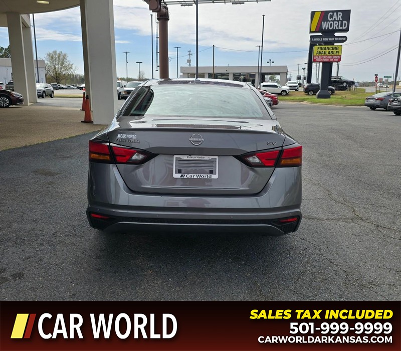 Nissan Altima Vehicle Full-screen Gallery Image 24