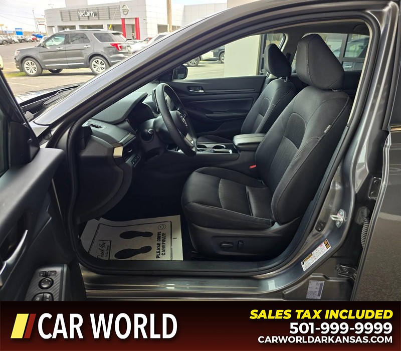 Nissan Altima Vehicle Full-screen Gallery Image 27