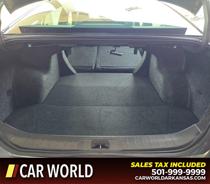 Nissan Altima Vehicle Full-screen Gallery Image 33