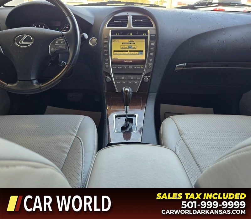 Lexus ES 350 Vehicle Full-screen Gallery Image 18