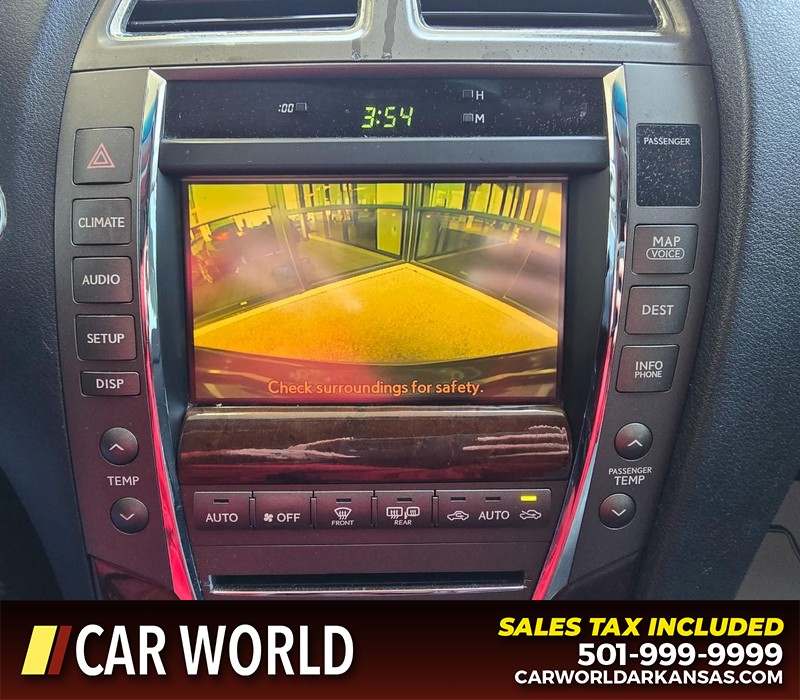 Lexus ES 350 Vehicle Full-screen Gallery Image 19