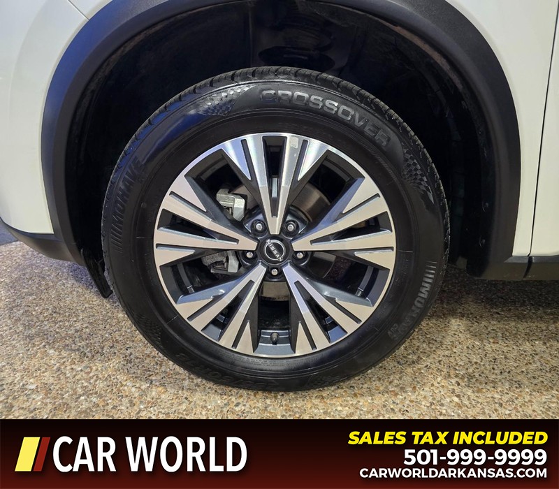 Nissan Rogue Vehicle Full-screen Gallery Image 6