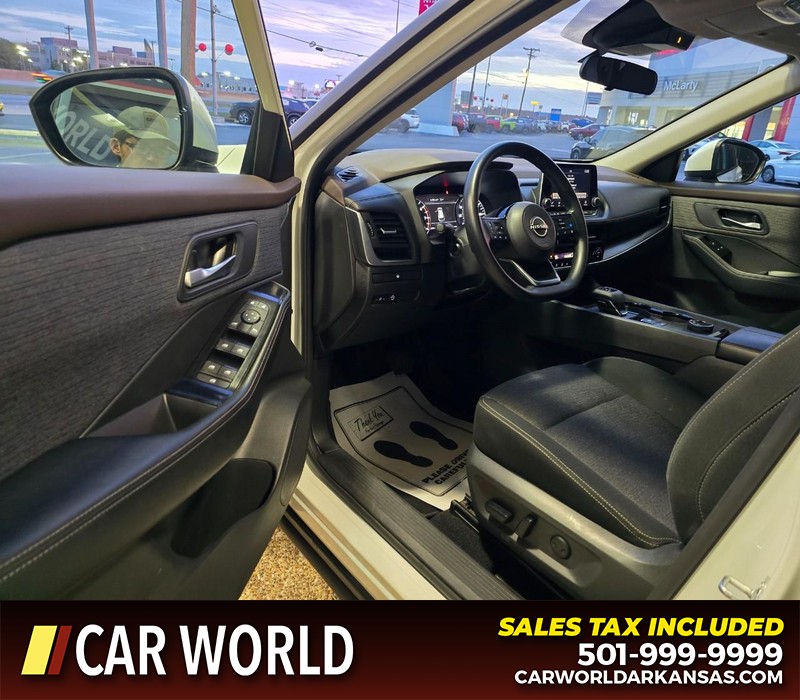 Nissan Rogue Vehicle Full-screen Gallery Image 7