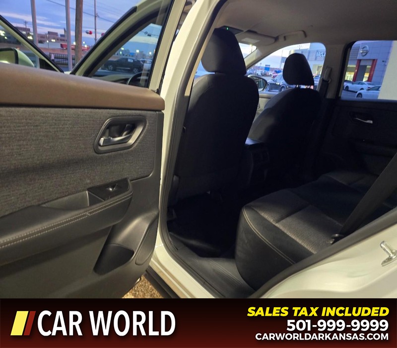 Nissan Rogue Vehicle Full-screen Gallery Image 9